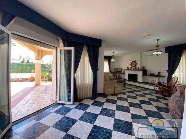 5 bedroom Townhouse for sale in Garrucha with garage - € 459,000 (Ref: 7041303)