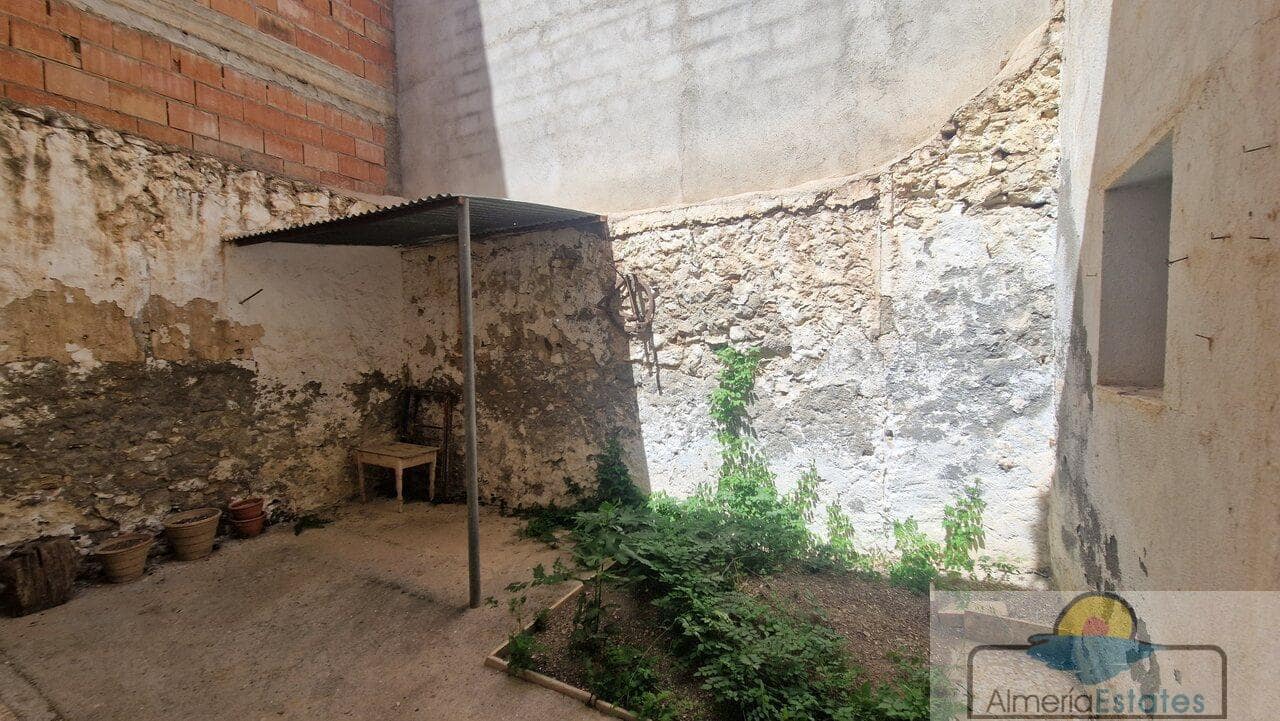 4 slaapkamer Huis te koop in Albox met garage - € 129.000 (Ref: 8477654)