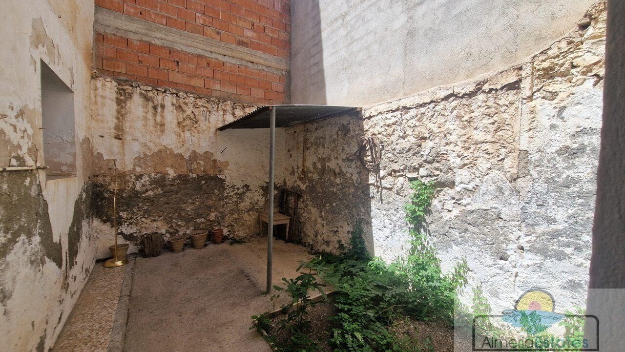 4 slaapkamer Huis te koop in Albox met garage - € 129.000 (Ref: 8477654)