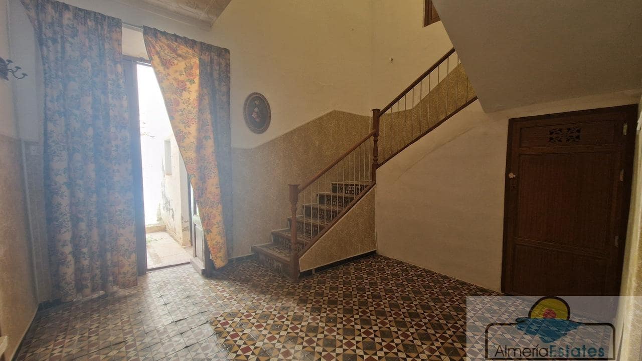 4 slaapkamer Huis te koop in Albox met garage - € 129.000 (Ref: 8477654)