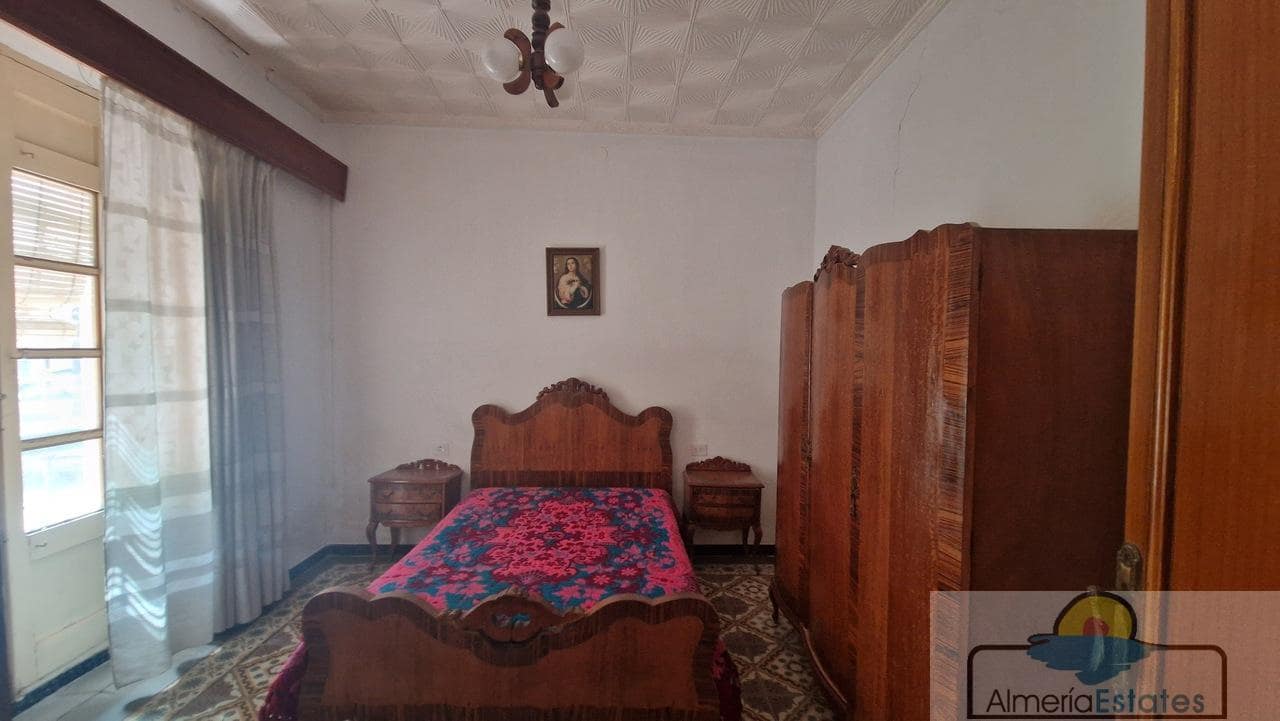 4 slaapkamer Huis te koop in Albox met garage - € 129.000 (Ref: 8477654)