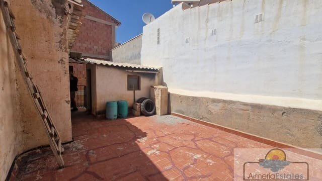 4 slaapkamer Huis te koop in Albox met garage - € 129.000 (Ref: 8477654)