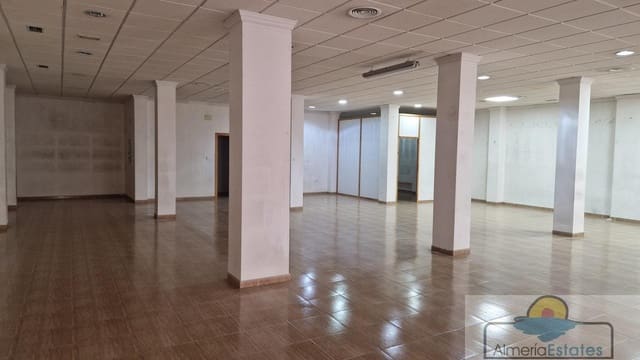 2 camera da letto Commerciale da affittare in Albox - 950 € (Rif: 8487264)