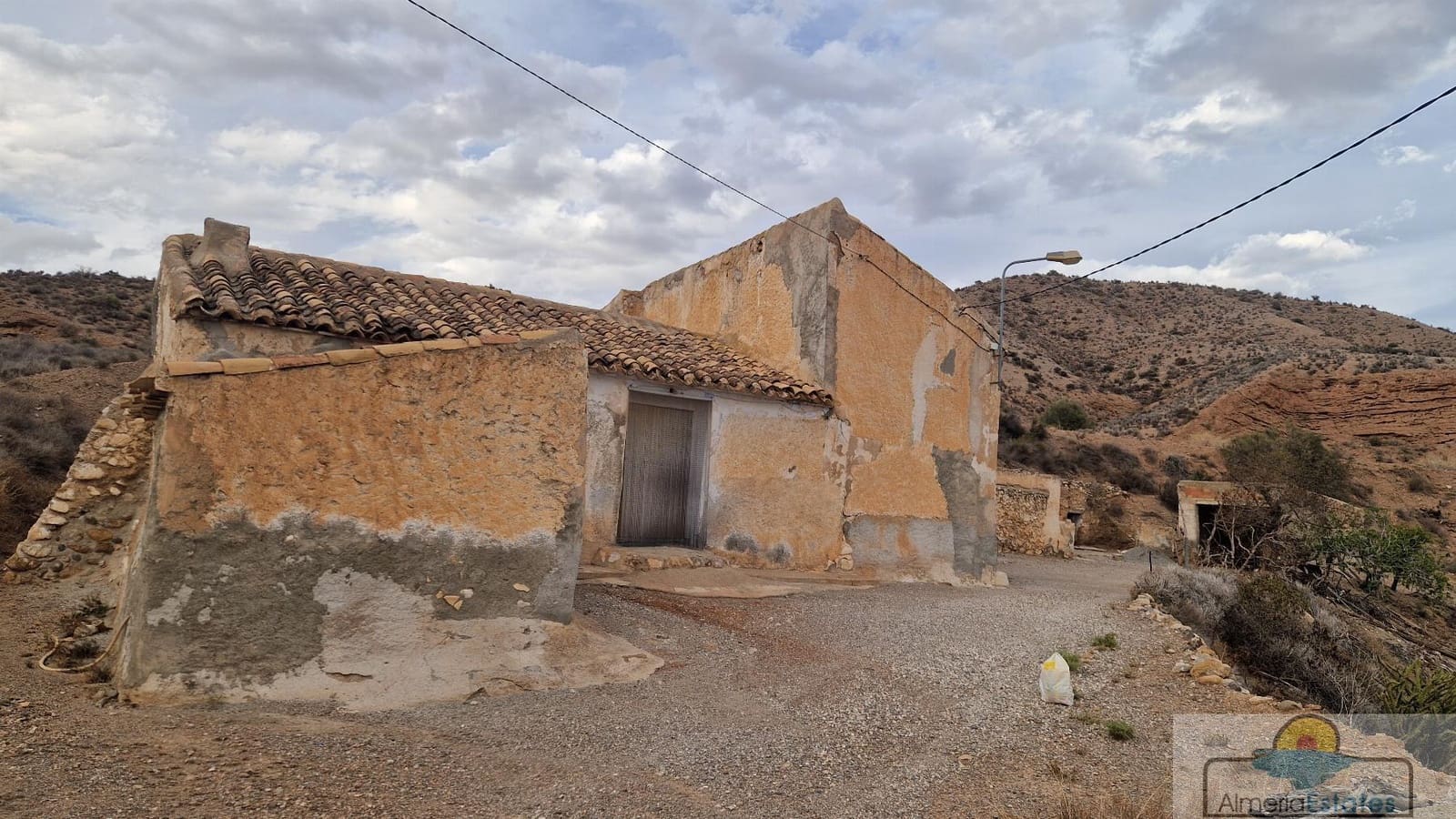 4 bedroom Villa for sale in Albox - € 59,000 (Ref: 8628390)