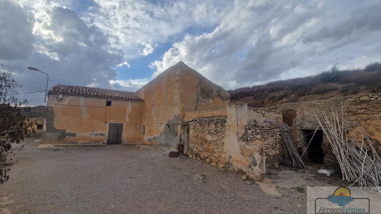 4 bedroom Villa for sale in Albox - € 59,000 (Ref: 8628390)