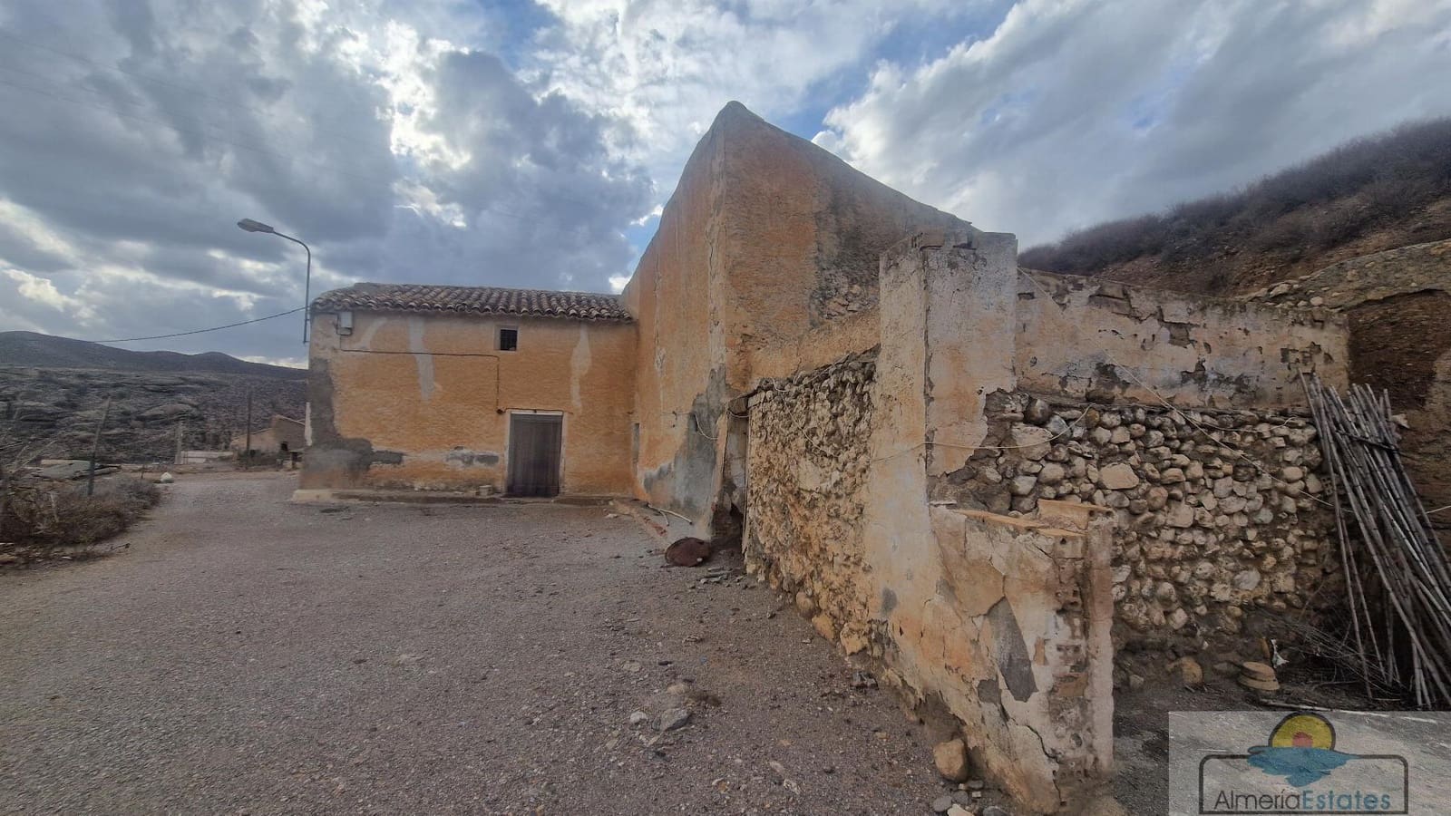 4 bedroom Villa for sale in Albox - € 59,000 (Ref: 8628390)