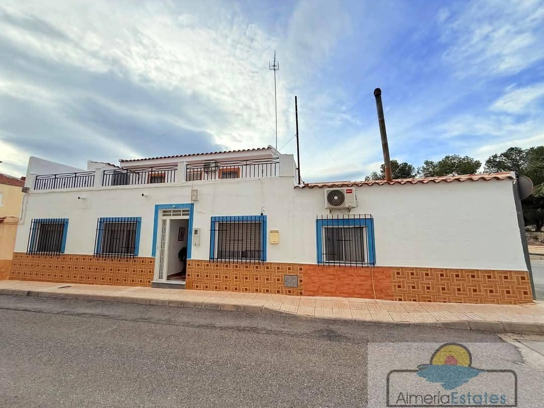 3 bedroom Townhouse for sale in La Alfoquia with garage - € 145,000 (Ref: 8890810)