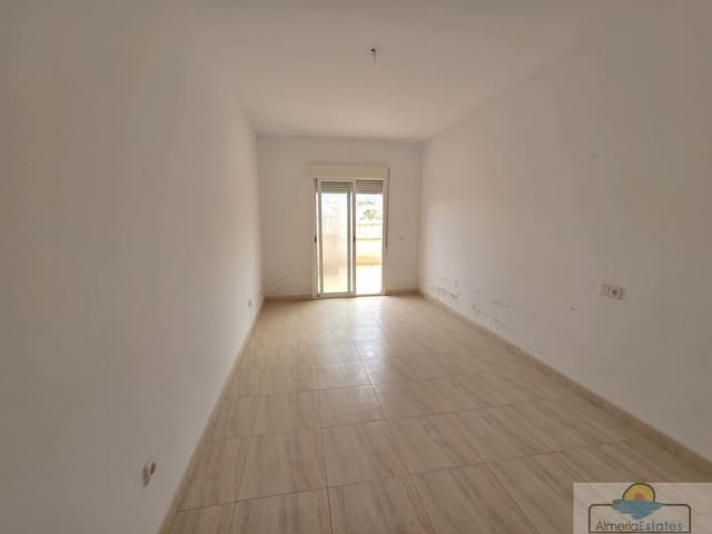 Piso de 3 habitaciones en Zurgena en venta - 59.000 € (Ref: 9172448)