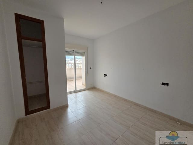 Piso de 3 habitaciones en Zurgena en venta - 59.000 € (Ref: 9172448)
