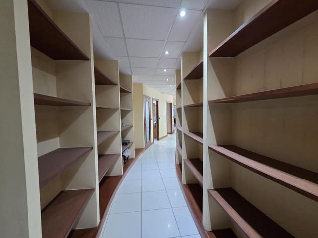 8 makuuhuone Kaupallinen vuokrattavana paikassa Albox - 900 € (Ref: 9175899)