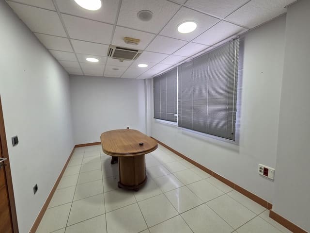 8 makuuhuone Kaupallinen vuokrattavana paikassa Albox - 900 € (Ref: 9175899)