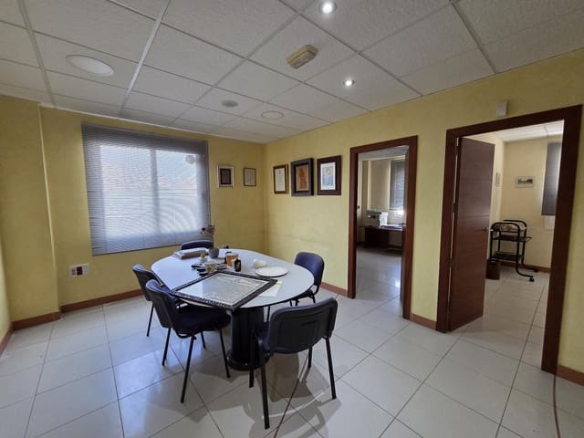 8 makuuhuone Kaupallinen vuokrattavana paikassa Albox - 900 € (Ref: 9175899)