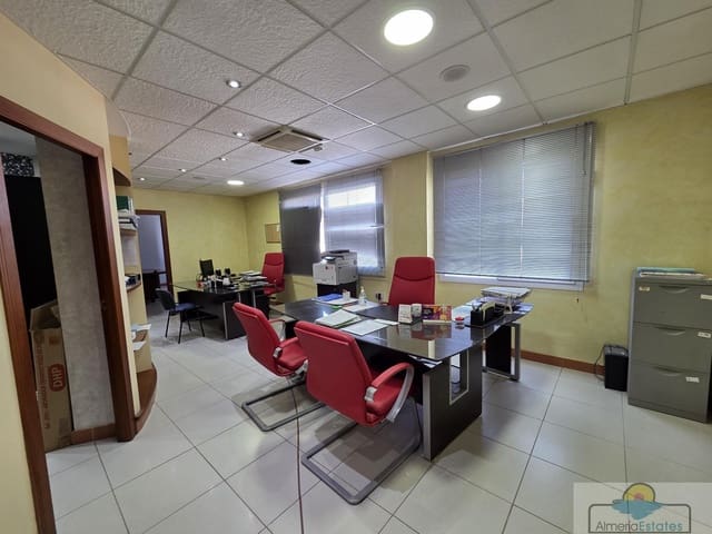 8 bedroom Commercial for rent in Albox - € 900 (Ref: 9175899)