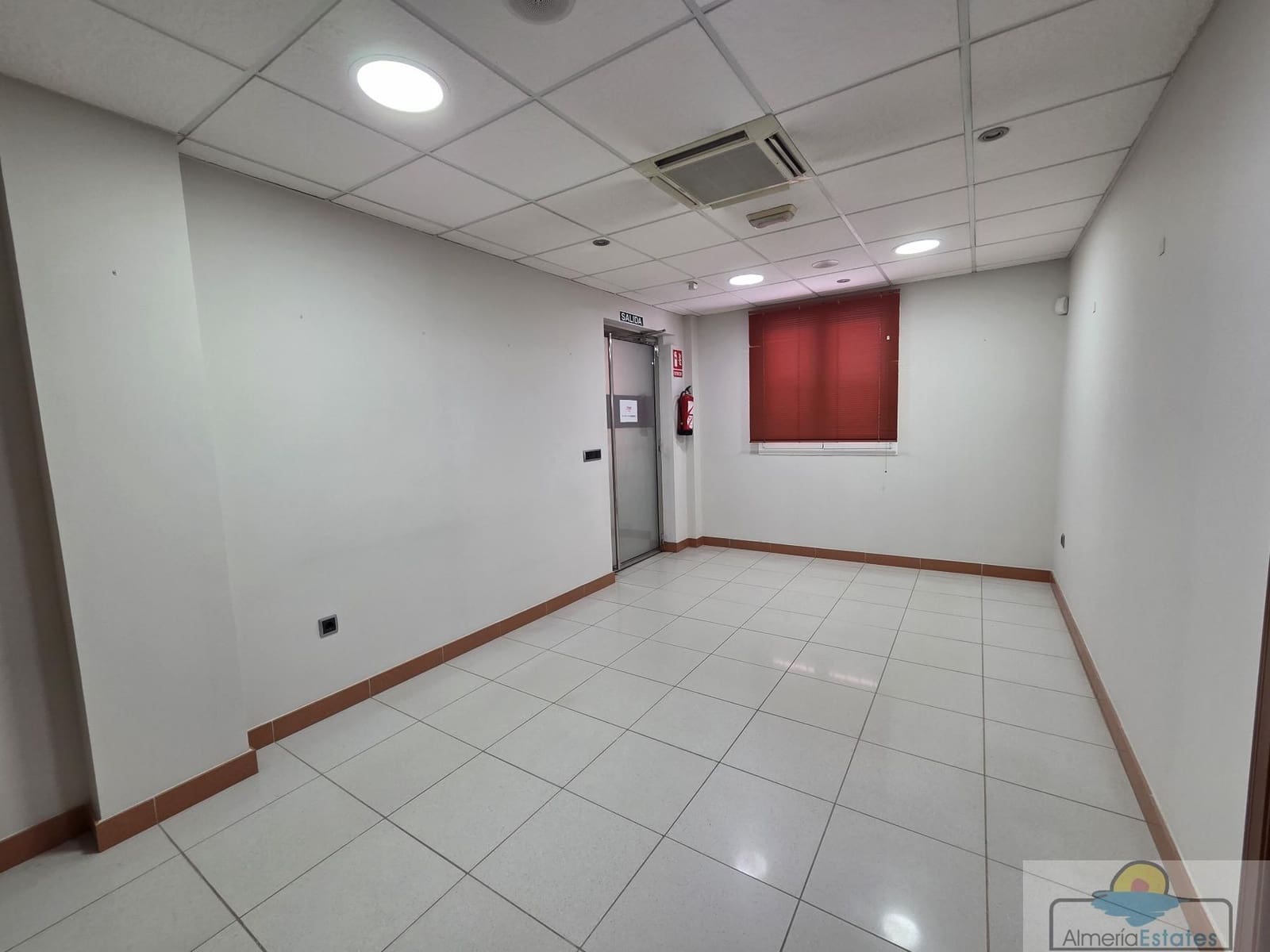 8 sypialnia Komercyjne do wynajęcia w Albox - 900 € (Ref: 9175899)