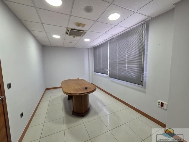 8 bedroom Commercial for rent in Albox - € 900 (Ref: 9175899)