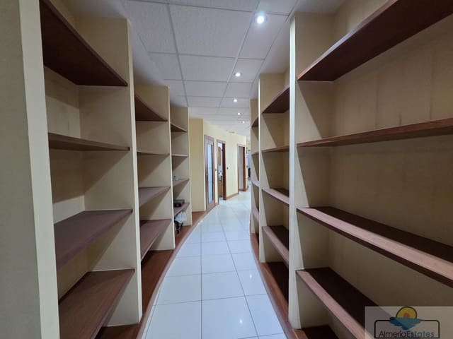 8 bedroom Commercial for rent in Albox - € 900 (Ref: 9175899)