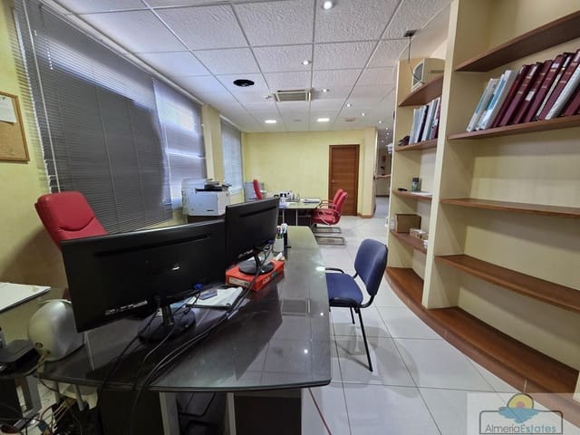 8 bedroom Commercial for rent in Albox - € 900 (Ref: 9175899)