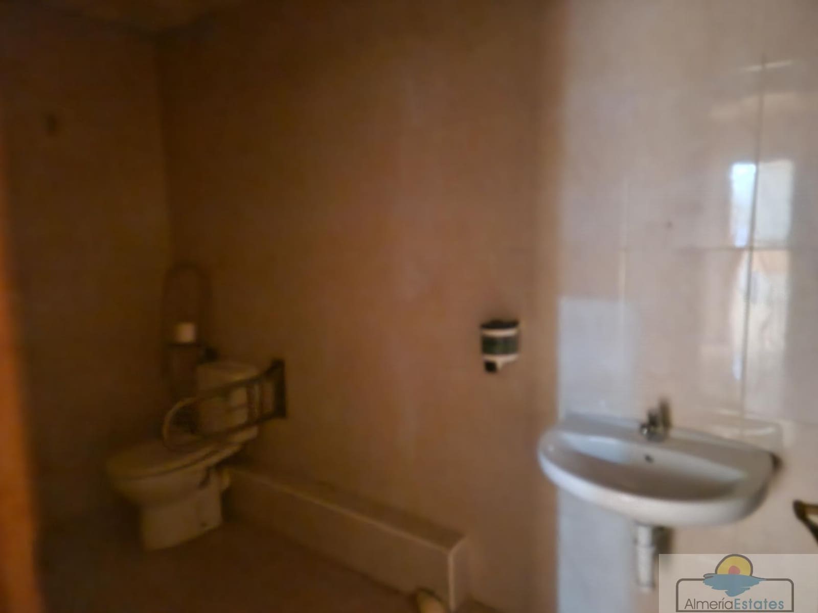 4 bedroom Commercial for rent in Albox - € 2,000 (Ref: 9334583)