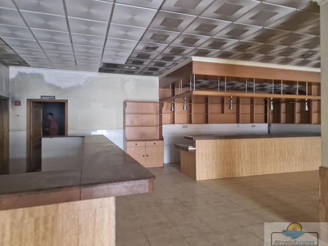 4 bedroom Commercial for rent in Albox - € 2,000 (Ref: 9334583)