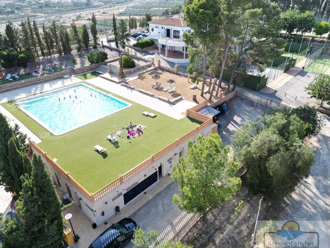 2 bedroom Townhouse for rent in Albox with pool - € 450 (Ref: 9496554)