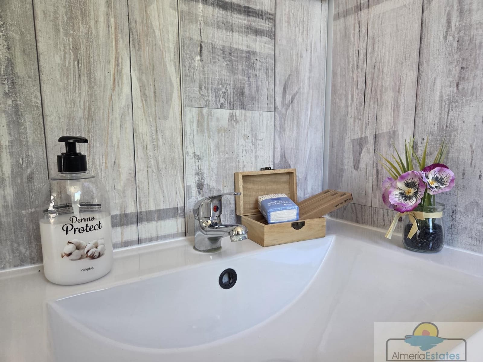2 bedroom Townhouse for rent in Albox with pool - € 450 (Ref: 9496554)