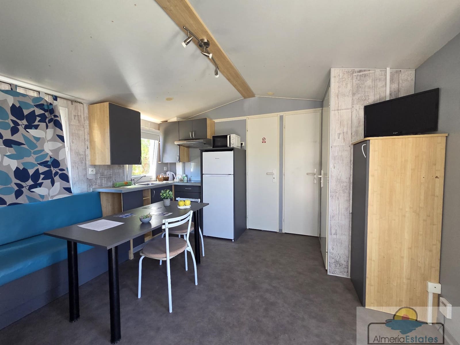 2 bedroom Townhouse for rent in Albox with pool - € 450 (Ref: 9496554)