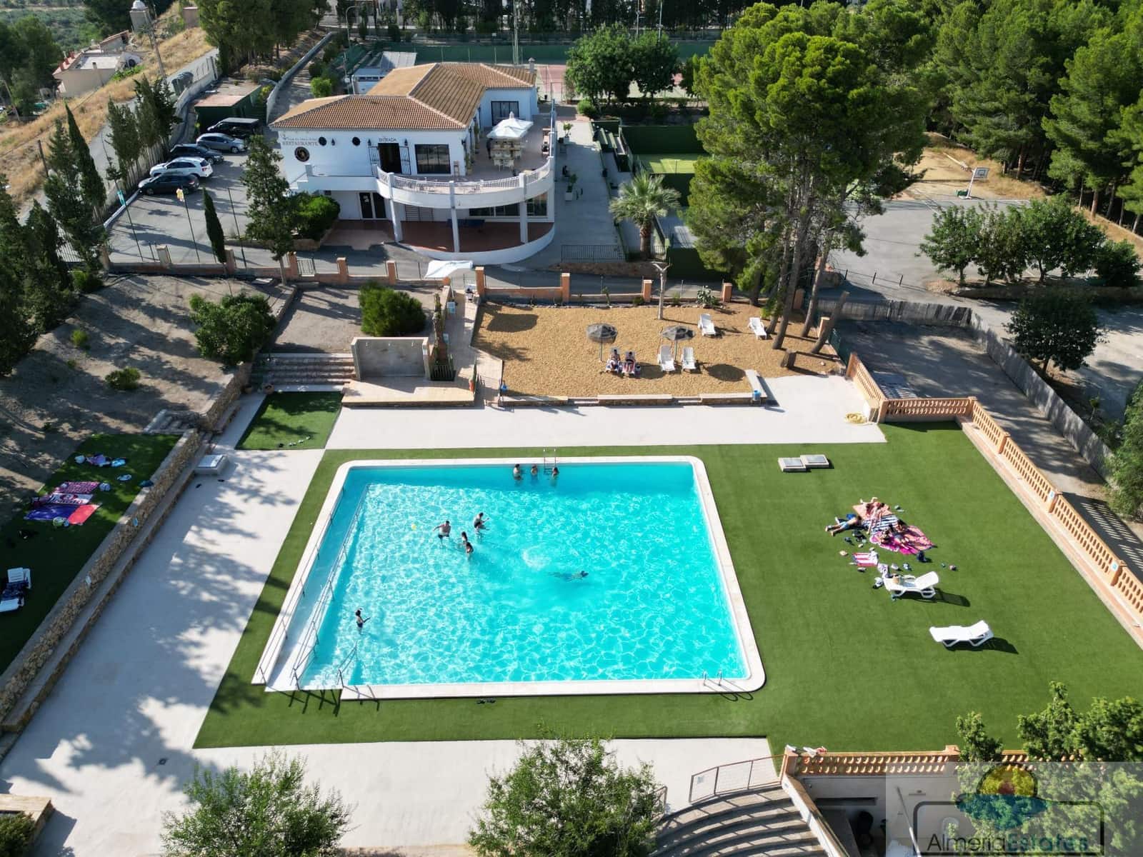2 bedroom Townhouse for rent in Albox with pool - € 450 (Ref: 9496554)