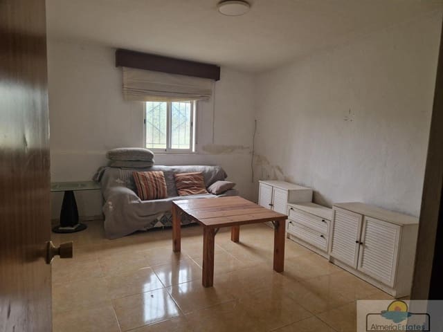 Casa de 5 habitaciones en Fines en venta - 108.000 € (Ref: 9729556)