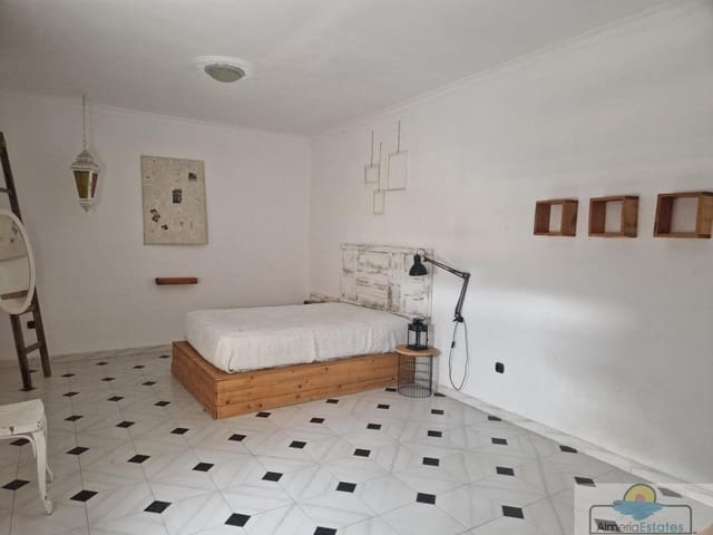 Casa de 5 habitaciones en Fines en venta - 108.000 € (Ref: 9729556)