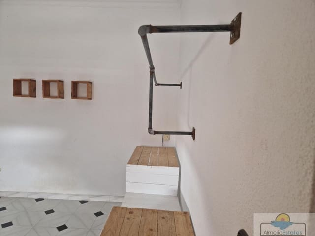 Casa de 5 habitaciones en Fines en venta - 108.000 € (Ref: 9729556)