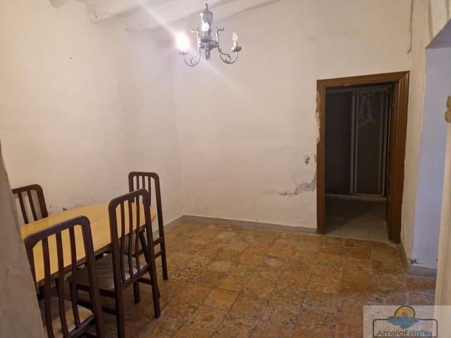 Casa de 5 habitaciones en Fines en venta - 108.000 € (Ref: 9729556)