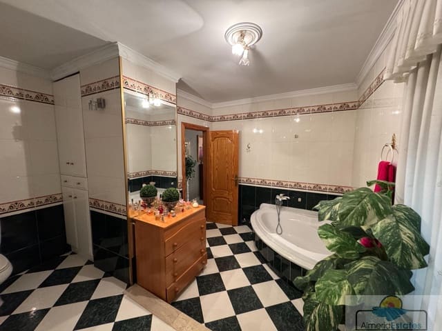 Casa de 6 habitaciones en Olula del Río en venta - 250.000 € (Ref: 9729557)