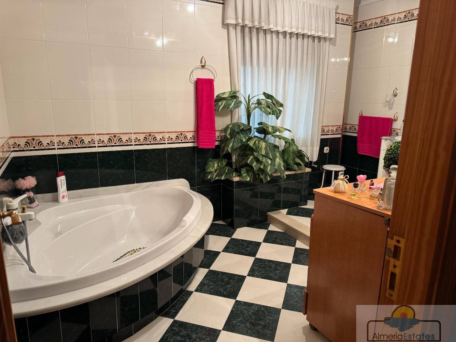 6 bedroom Townhouse for sale in Olula del Rio - € 250,000 (Ref: 9729557)