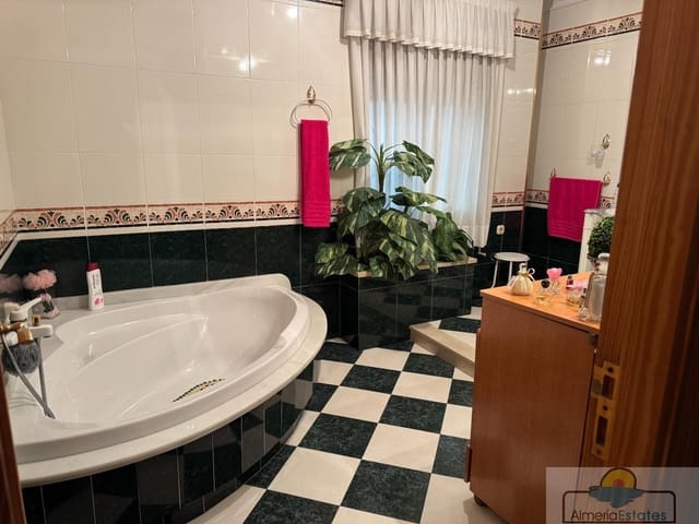 Casa de 6 habitaciones en Olula del Río en venta - 250.000 € (Ref: 9729557)