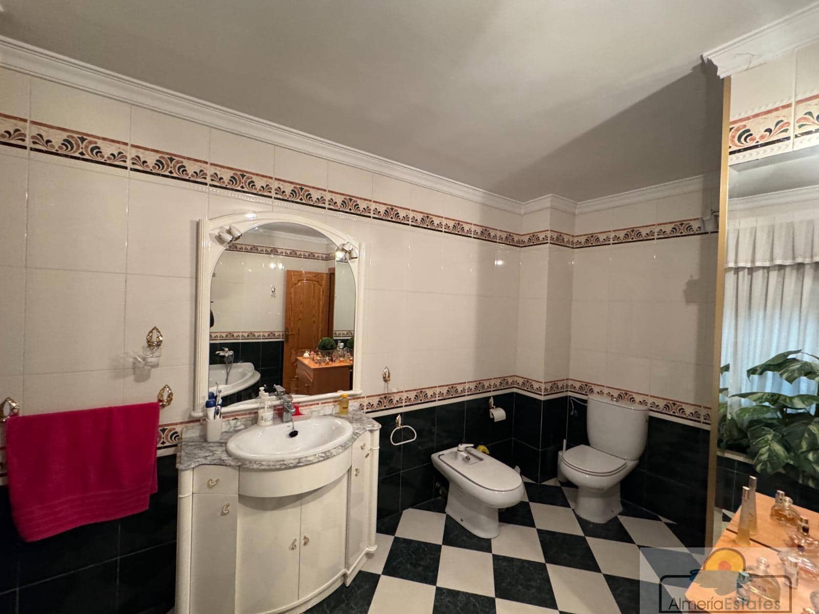 6 bedroom Townhouse for sale in Olula del Rio - € 250,000 (Ref: 9729557)