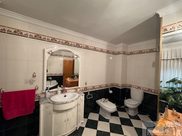 Casa de 6 habitaciones en Olula del Río en venta - 250.000 € (Ref: 9729557)