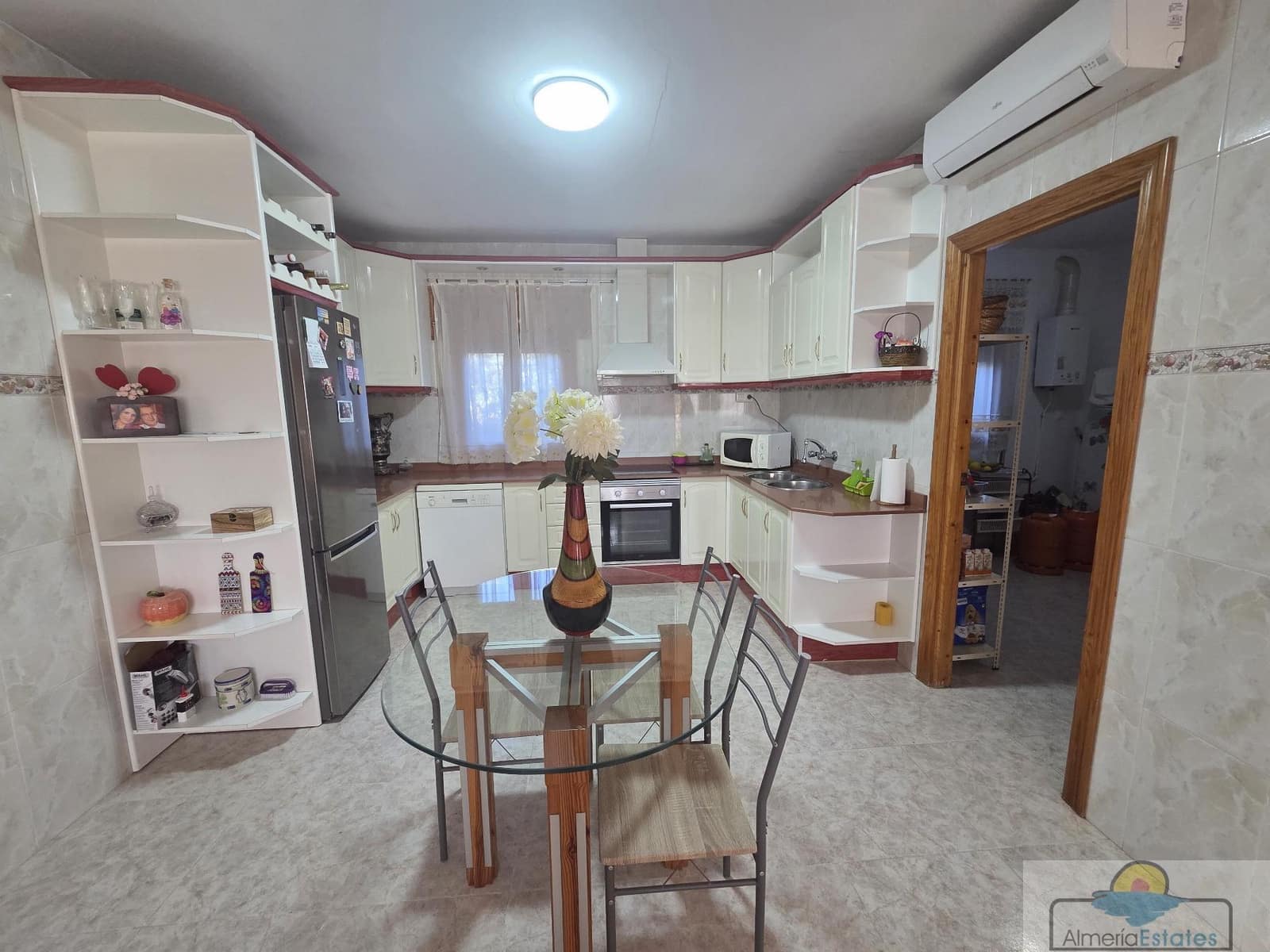 7 makuuhuone Huvila myytävänä paikassa Albox mukana 
autotalli - 449 000 € (Ref: 9764871)