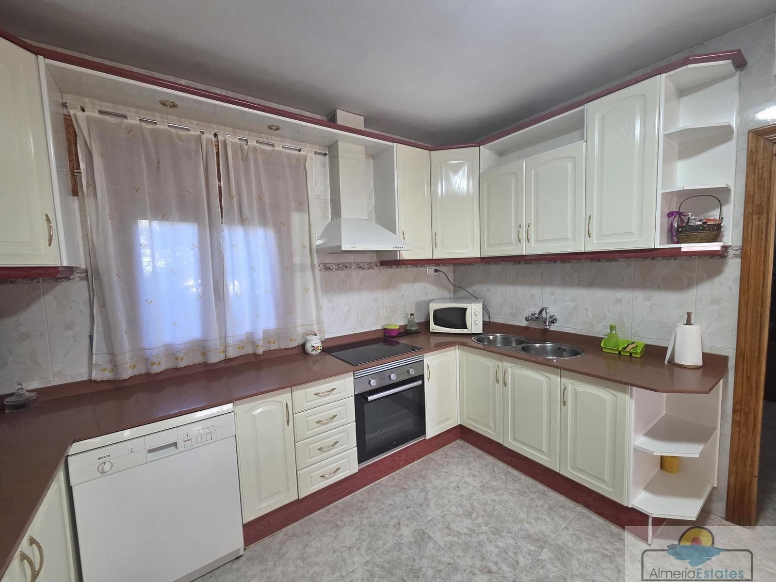 7 makuuhuone Huvila myytävänä paikassa Albox mukana 
autotalli - 449 000 € (Ref: 9764871)