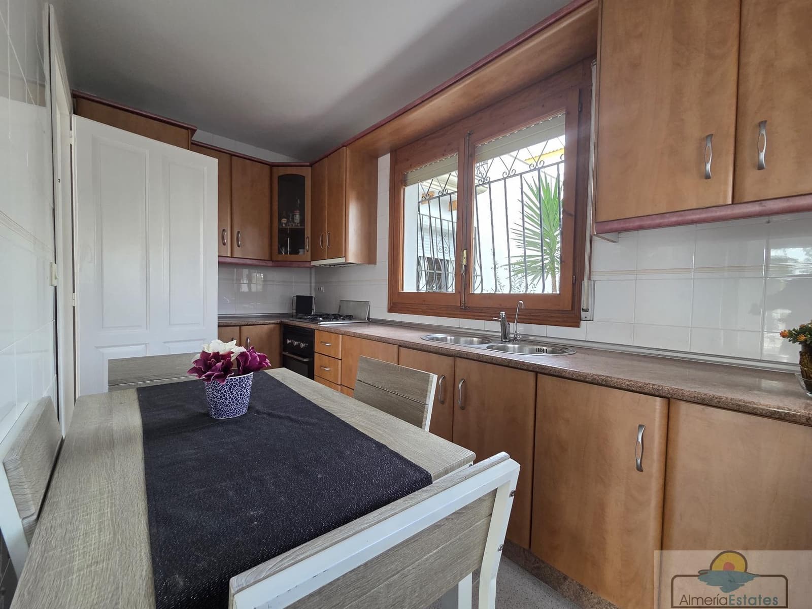 4 bedroom Townhouse for rent in Arboleas with garage - € 550 (Ref: 9764874)