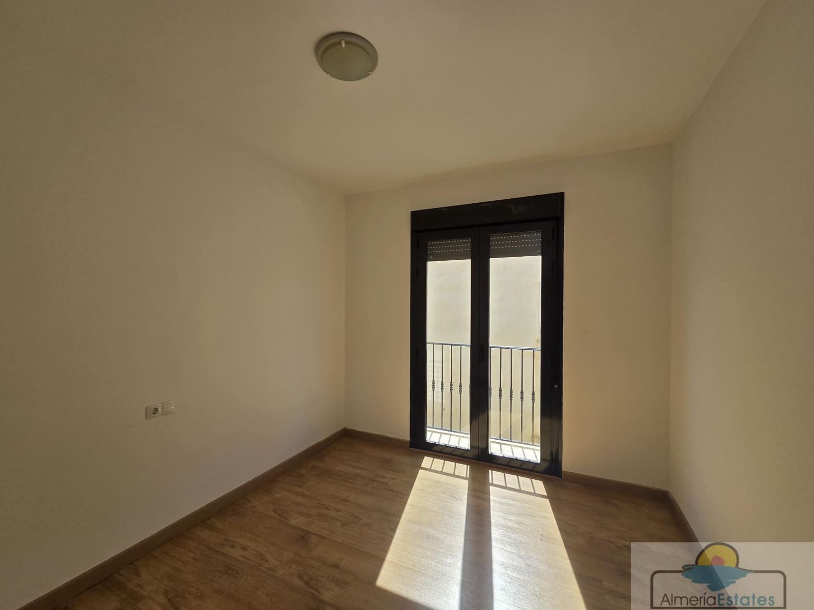 3 slaapkamer Flat te koop in Albox met garage - € 98.000 (Ref: 9858145)