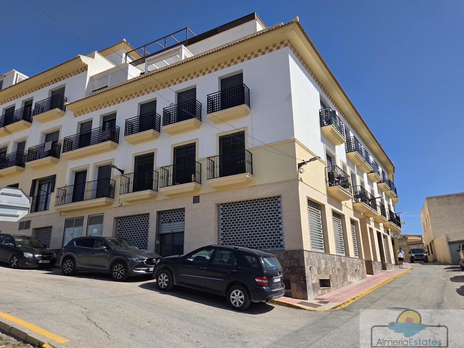 3 slaapkamer Flat te koop in Albox met garage - € 98.000 (Ref: 9858145)
