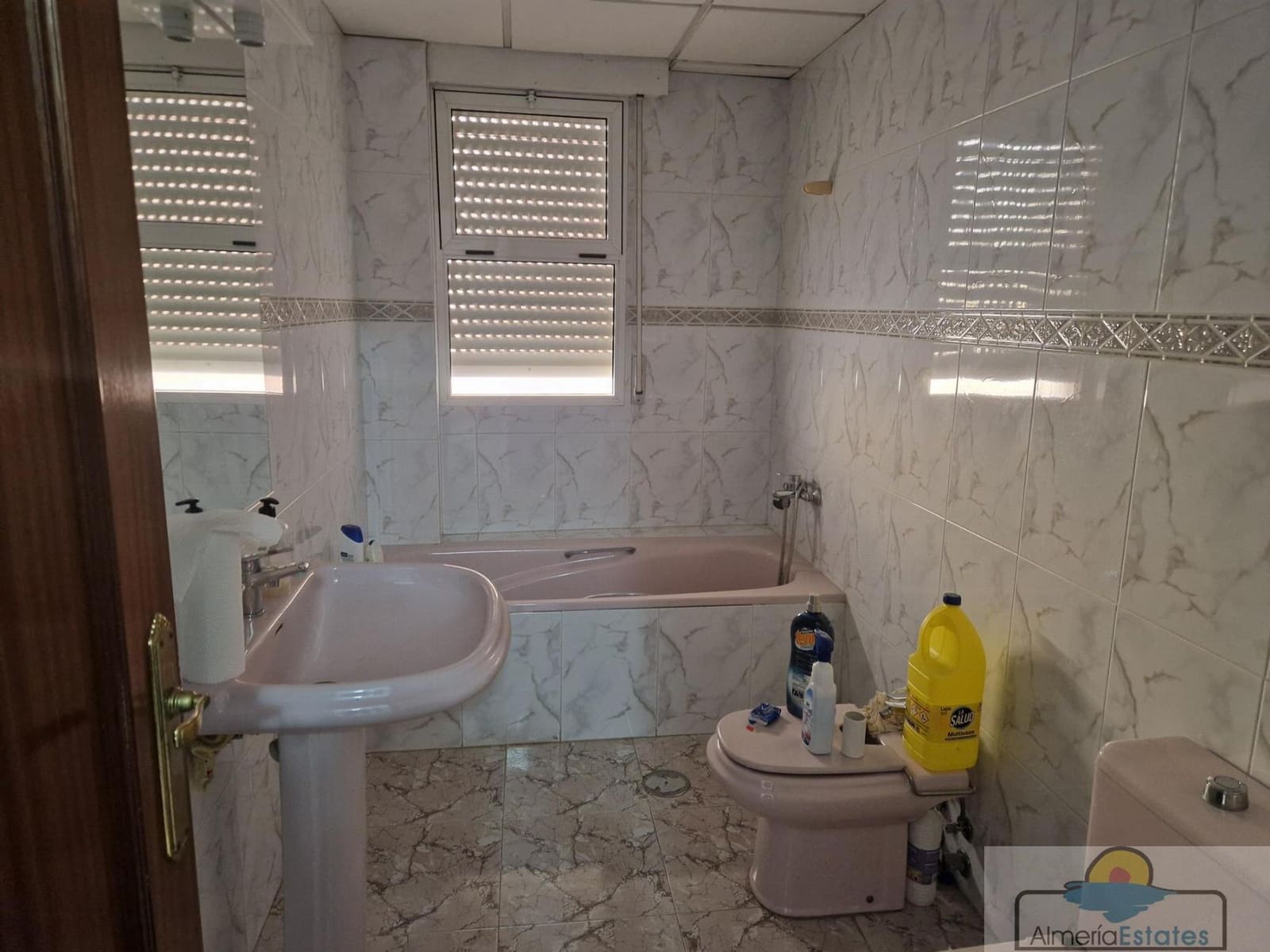 4 bedroom Flat for sale in Albox - € 120,000 (Ref: 9998949)