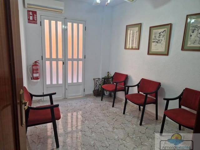 4 bedroom Flat for sale in Albox - € 120,000 (Ref: 9998949)