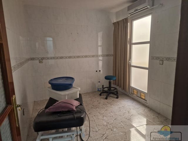 4 bedroom Flat for sale in Albox - € 120,000 (Ref: 9998949)