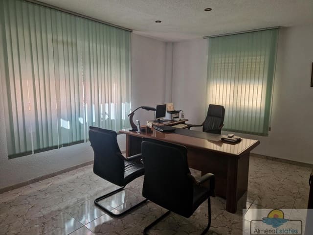 4 bedroom Flat for sale in Albox - € 120,000 (Ref: 9998949)