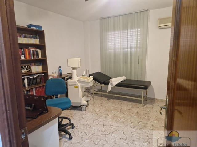 4 bedroom Flat for sale in Albox - € 120,000 (Ref: 9998949)