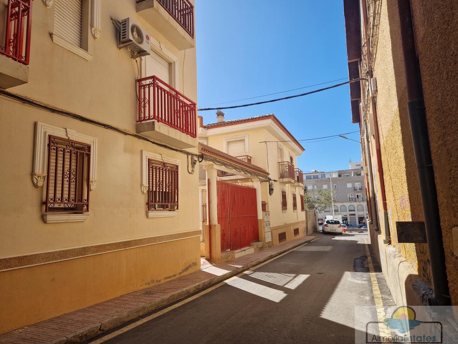 4 bedroom Flat for sale in Albox - € 120,000 (Ref: 9998949)