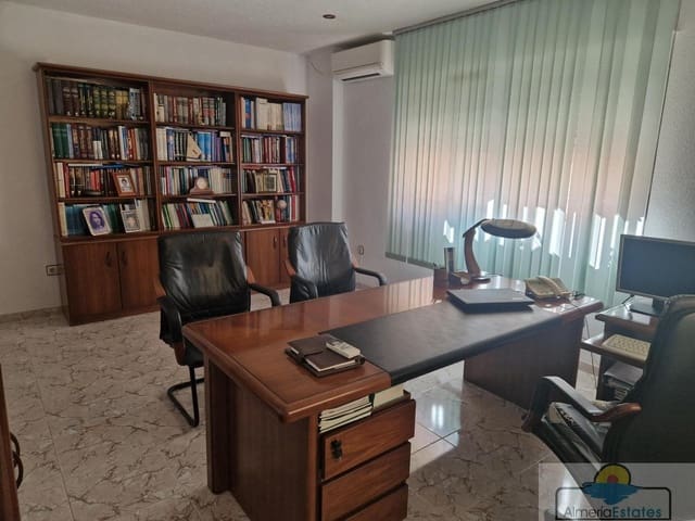4 bedroom Flat for sale in Albox - € 120,000 (Ref: 9998949)