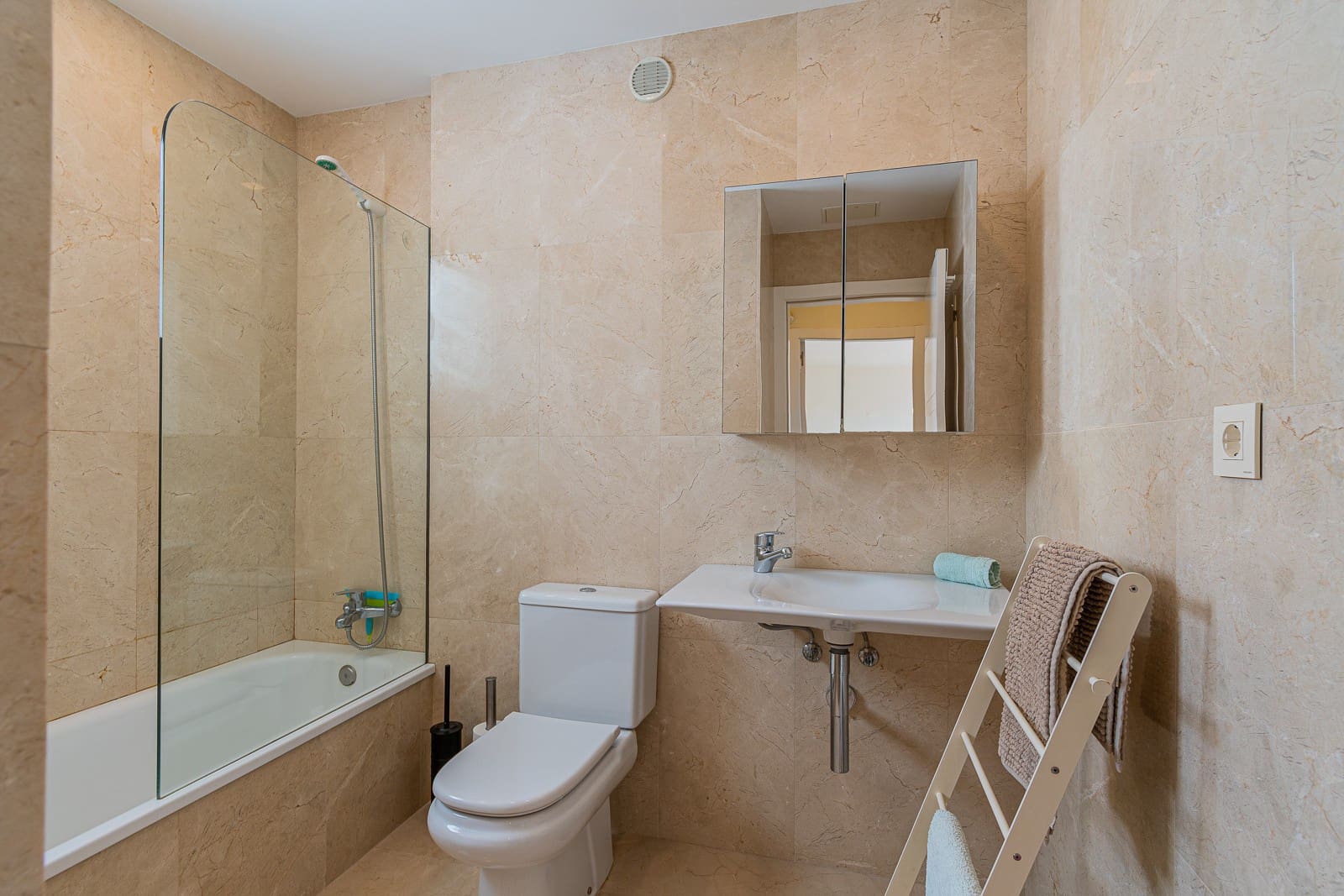   2 soveværelse   ferieLejlighed i Playa de la Caleta   med   swimmingpool  garage  - € 1.150 (Ref: 5166882)