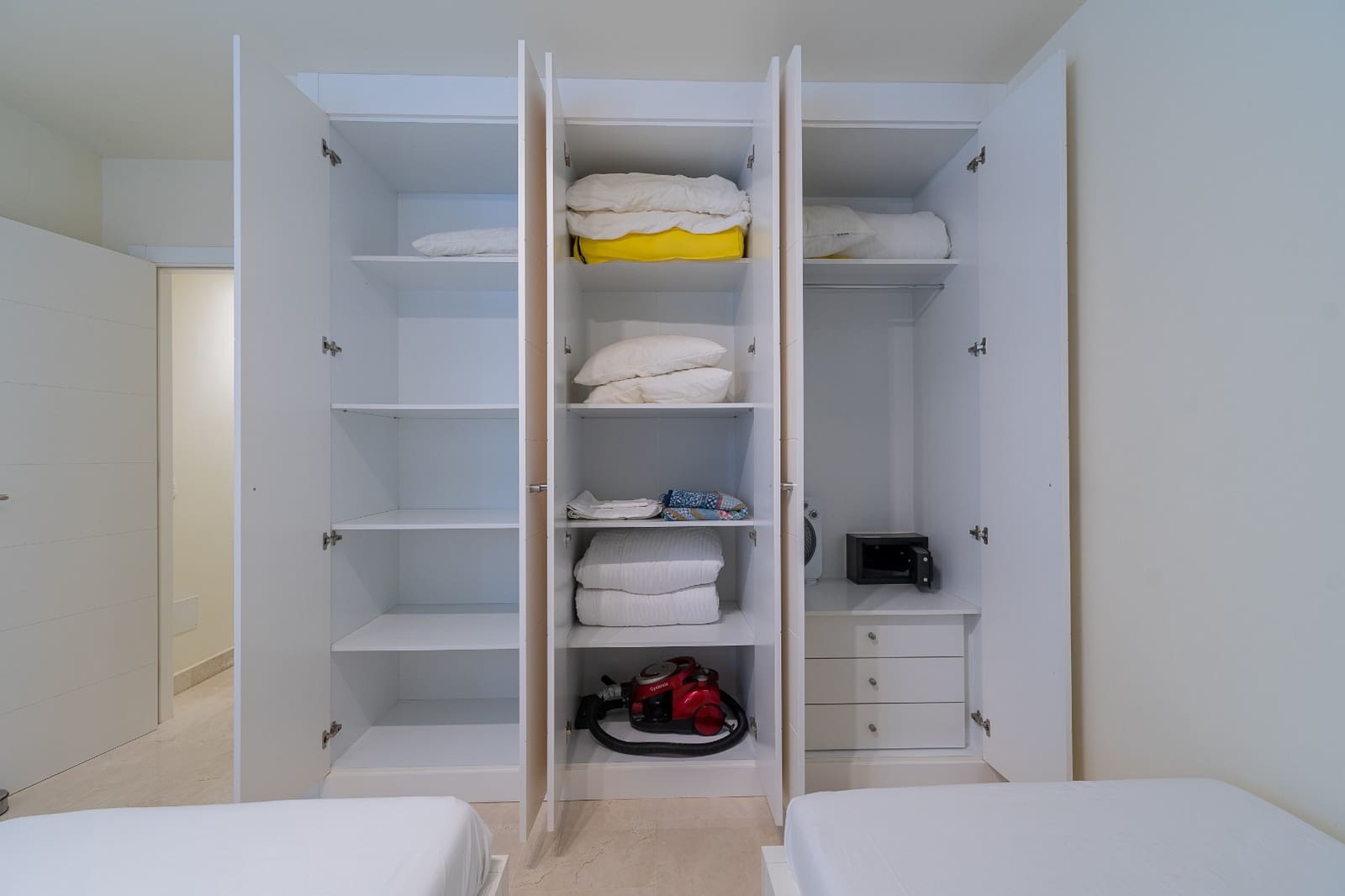   2 soveværelse   ferieLejlighed i Playa de la Caleta   med   swimmingpool  garage  - € 1.150 (Ref: 5166882)